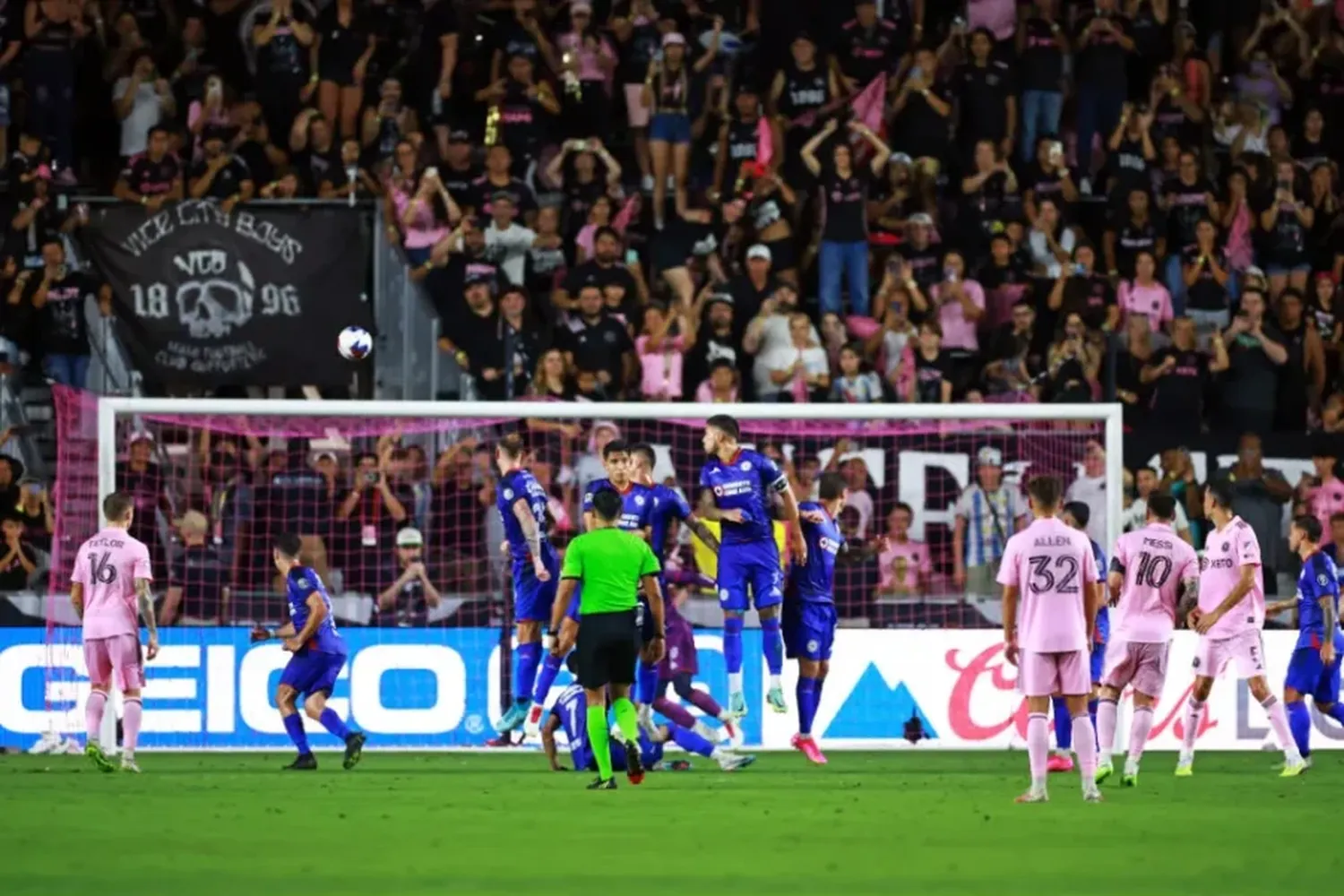 Golazo de Messi en su debut en el Inter de Miami