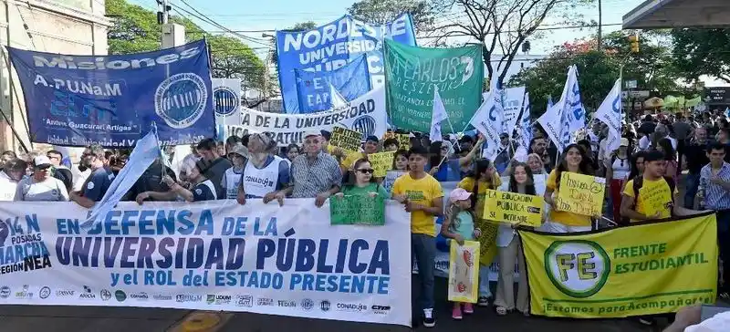 Universidades del NEA marcharon en 
Posadas en defensa de la educación pública