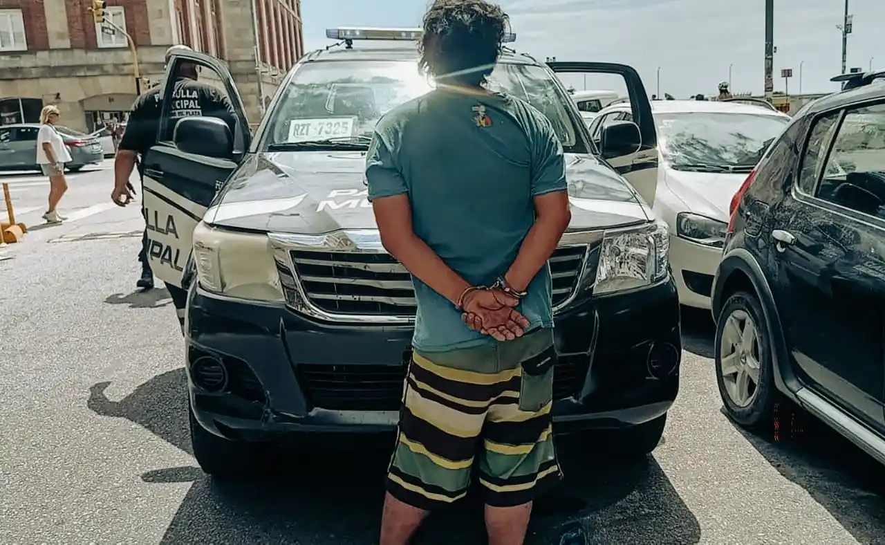 El sujeto mantuvo una actitud hostil con los agentes de la Patrulla Municipal.