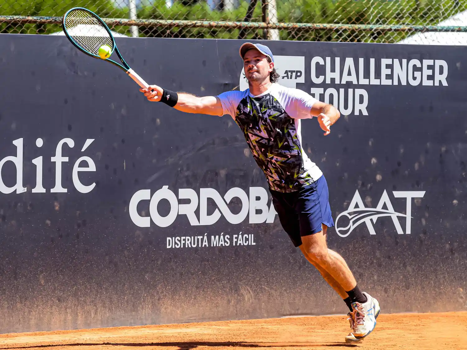 Triunfazo de Villanueva y pase a cuartos. El paranaense de 30 años levantó un match point en el segundo set y remontó el partido para vencer a Emilio Nava