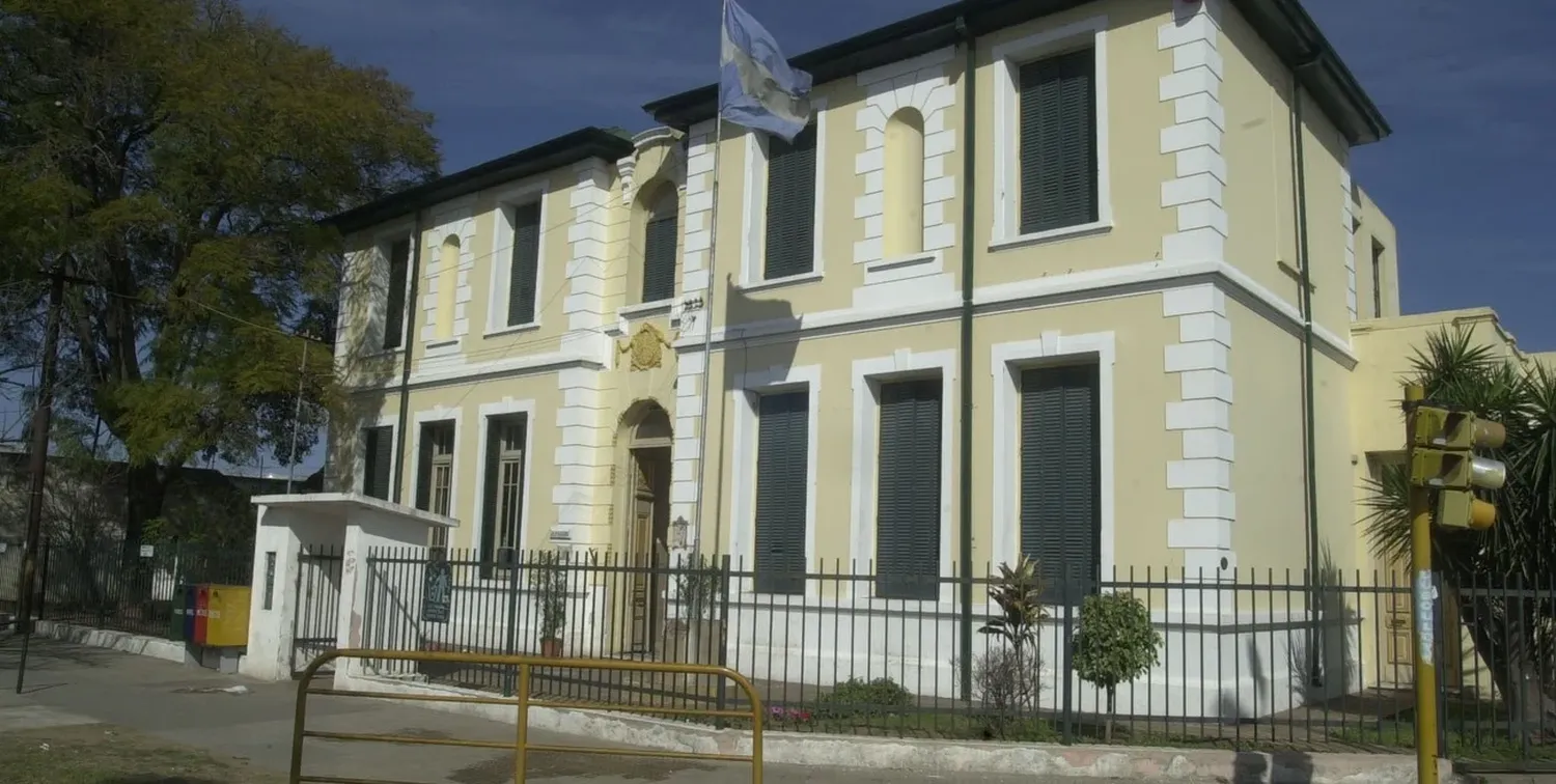 La vicedirectora actuó con rapidez y convocó a las autoridades. Crédito: El Litoral.
