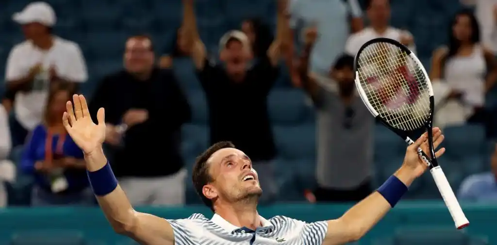 Bautista Agut dio la sorpresa ante Djokovic