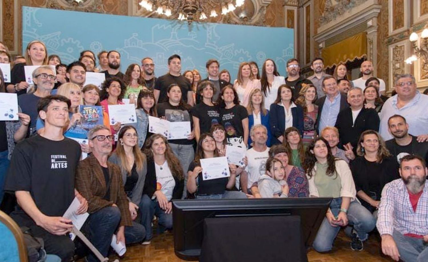 Con el Gobernador. Organizadores del Festival De qué viven?
