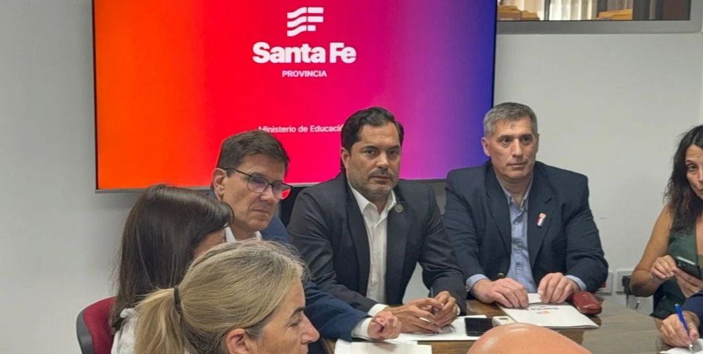 Provincia ofreció 3% por 2025 y 12,5% hasta junio, con mínimos garantizados, 30% para directivos y $100 mil mensuales por capacitación.