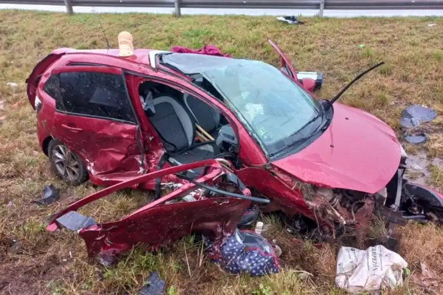 Una pareja volcó en la Autovía Artigas: fueron hospitalizados de urgencia