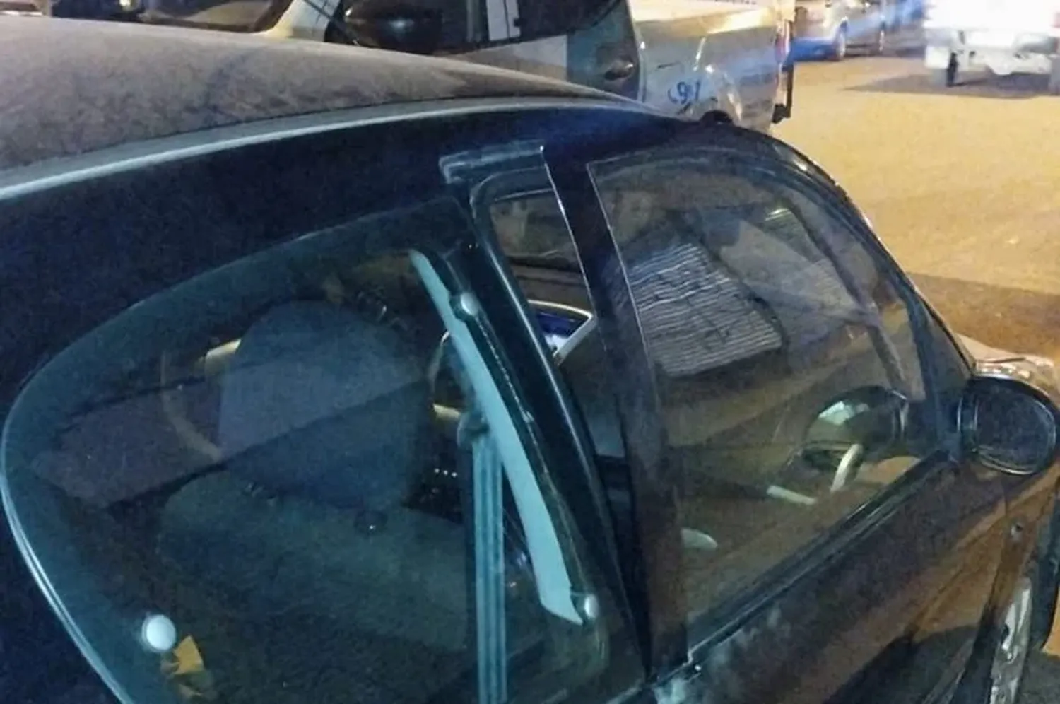 Lo sorprendió la Brigada Motorizada dentro de un auto estacionado intentando robar