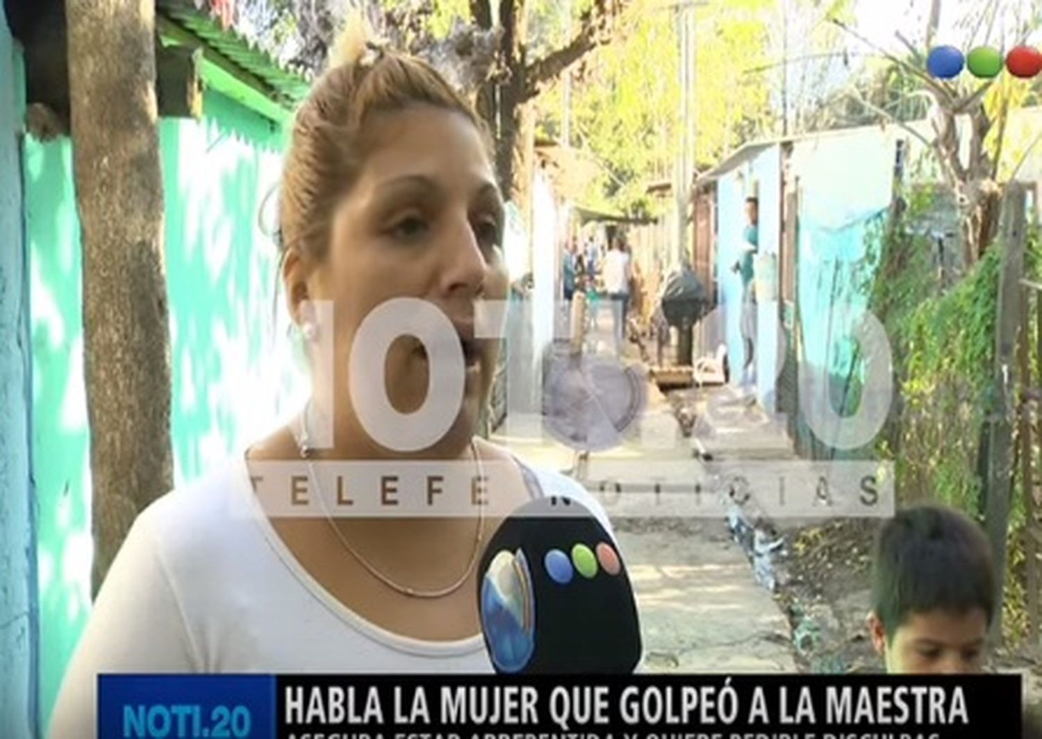 La madre que golpeó a la maestra dio su versión y pidió disculpas