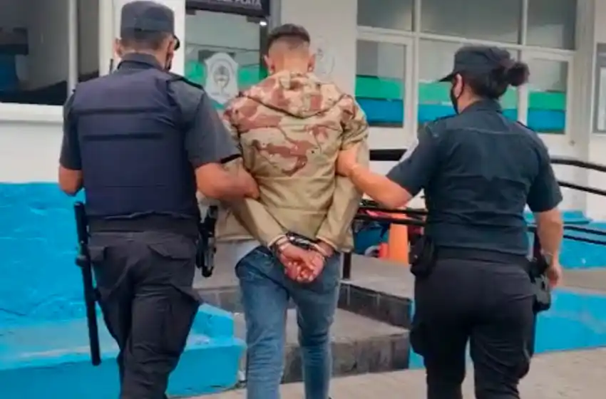 Le arrebató el Iphone, escapó en bicicleta, pero lo atraparon a las pocas cuadras
