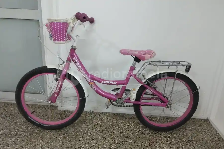 Olvidó una bicicleta en la plaza y, por suerte, la encontró la policía