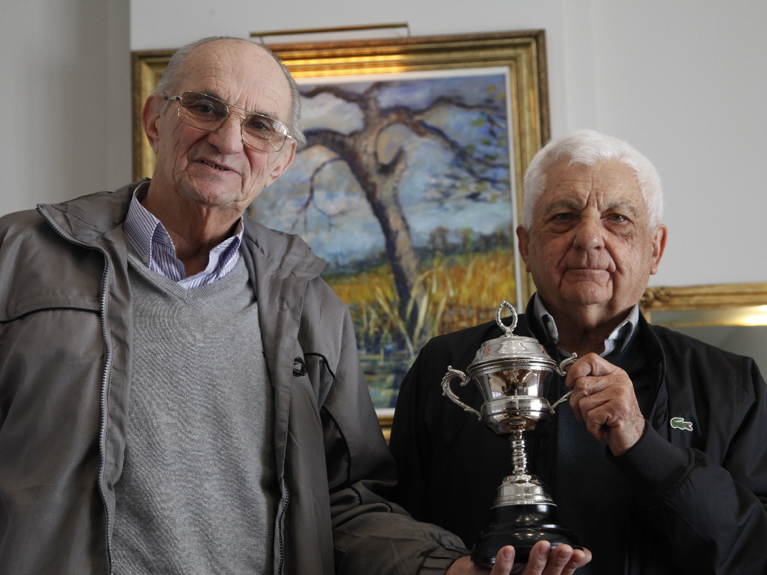 Dos amigos y pilotos rememoran  una carrera de autos de hace  50 años atrás 