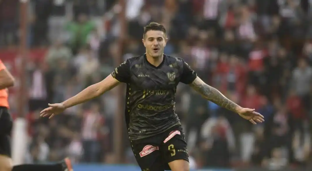 Olimpo fue goleado y Chicago sufrió un empate