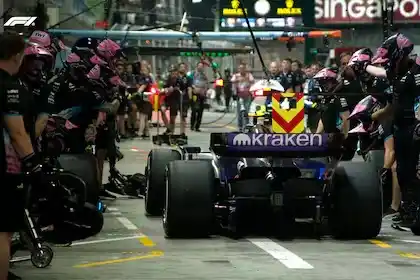 Colapinto se desplazaba por el pit lane y cometió el error de confundir los boxes, frenando en el lugar del equipo francés Alpine.