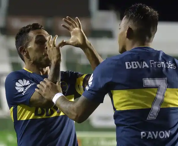 Boca pegó primero, venció a Banfield y sigue firme arriba