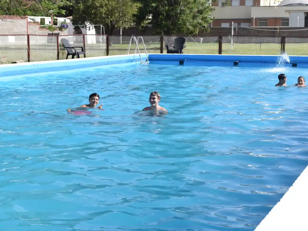 Temporada de pileta: cuánto cuesta  pasar el verano en los clubes