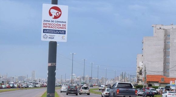 Preparan la instalación de equipos de fotomultas en semáforos de San Pedro