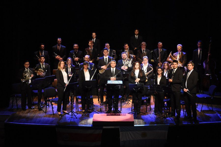 La Banda Municipal se presenta junto al director colombiano Rogelio Arturo Castro Garcia