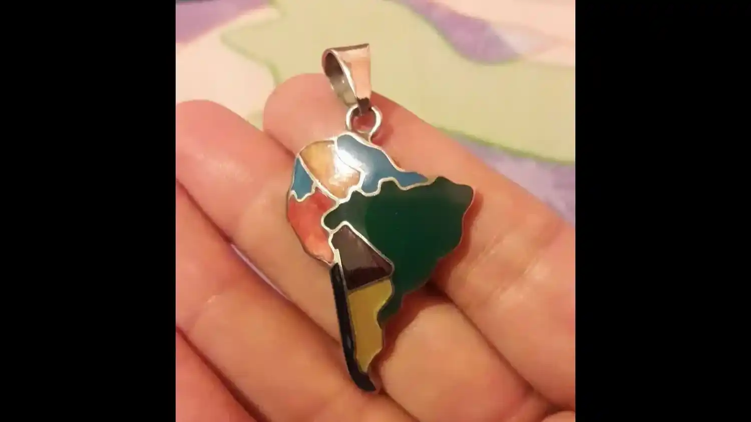 Se extravió un dije con cadena de plata