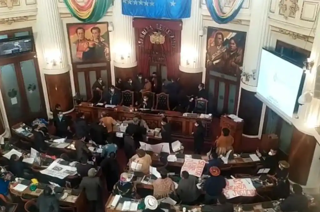 Insultos y golpes en el Congreso de Bolivia