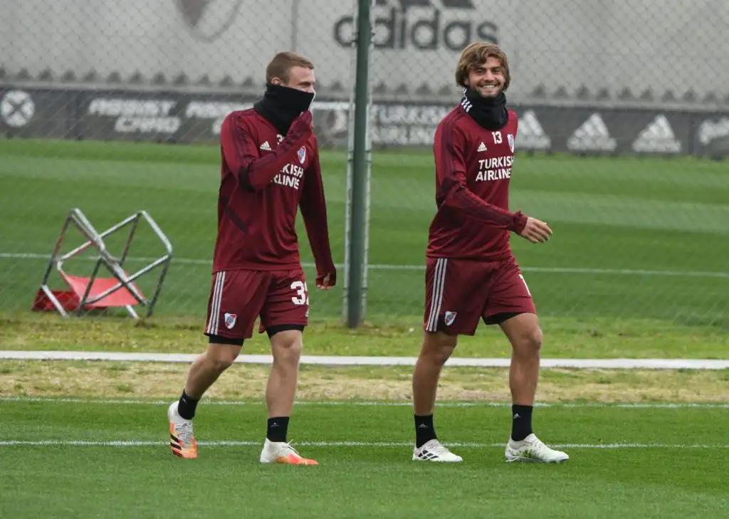   Sin más contagiados, River trabajó desdoblado