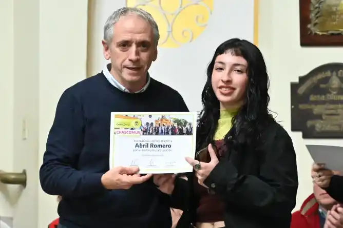 Reconocimiento a los artistas locales que participaron de la Fiesta Aniversario