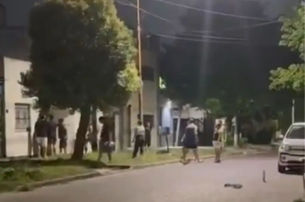 Salió con un machete y recibió una golpiza