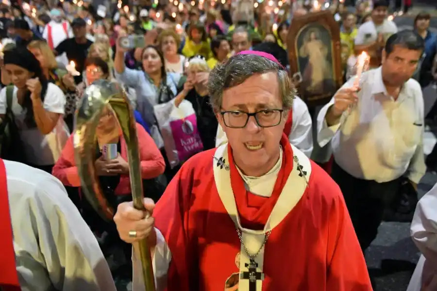 El arzobispo de Buenos Aires, Jorge García Cuerva, le pidió hoy a los legisladores que “no se aumenten los sueldos”
</p><p>NA