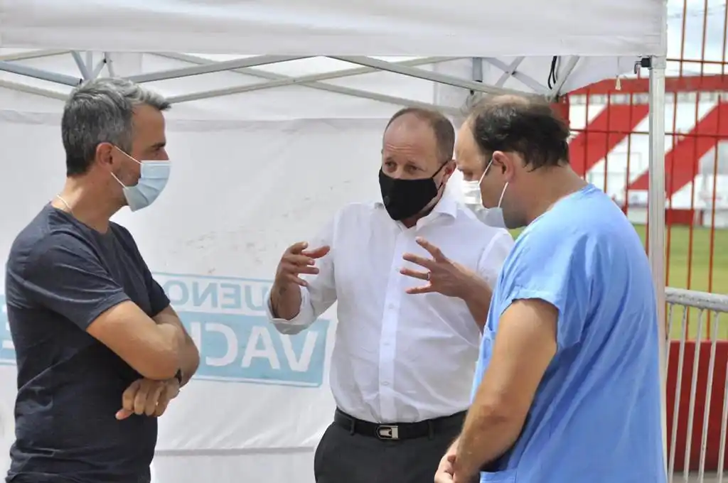 Los clubes Banfield y Los Andes se suman como puntos de vacunación en Lomas de Zamora: “Es un día histórico”, celebró Insaurralde
