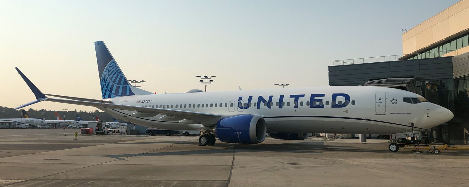 NTSB investiga parabrisas agrietado en un Boeing 737-8 de United Airlines