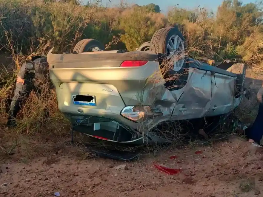 Un conductor de Gualeguaychú huyó de un control, hirió a un policía y volcó tras una persecución en Concepción del Uruguay