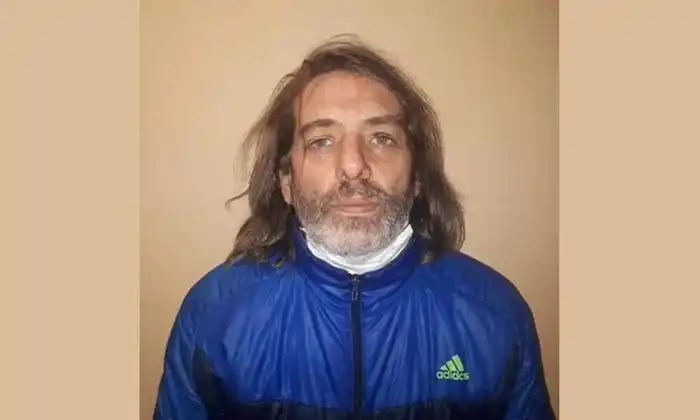 El hijo de Papo Napolitano secuestró a su novia, la roció con alcohol y la encerró