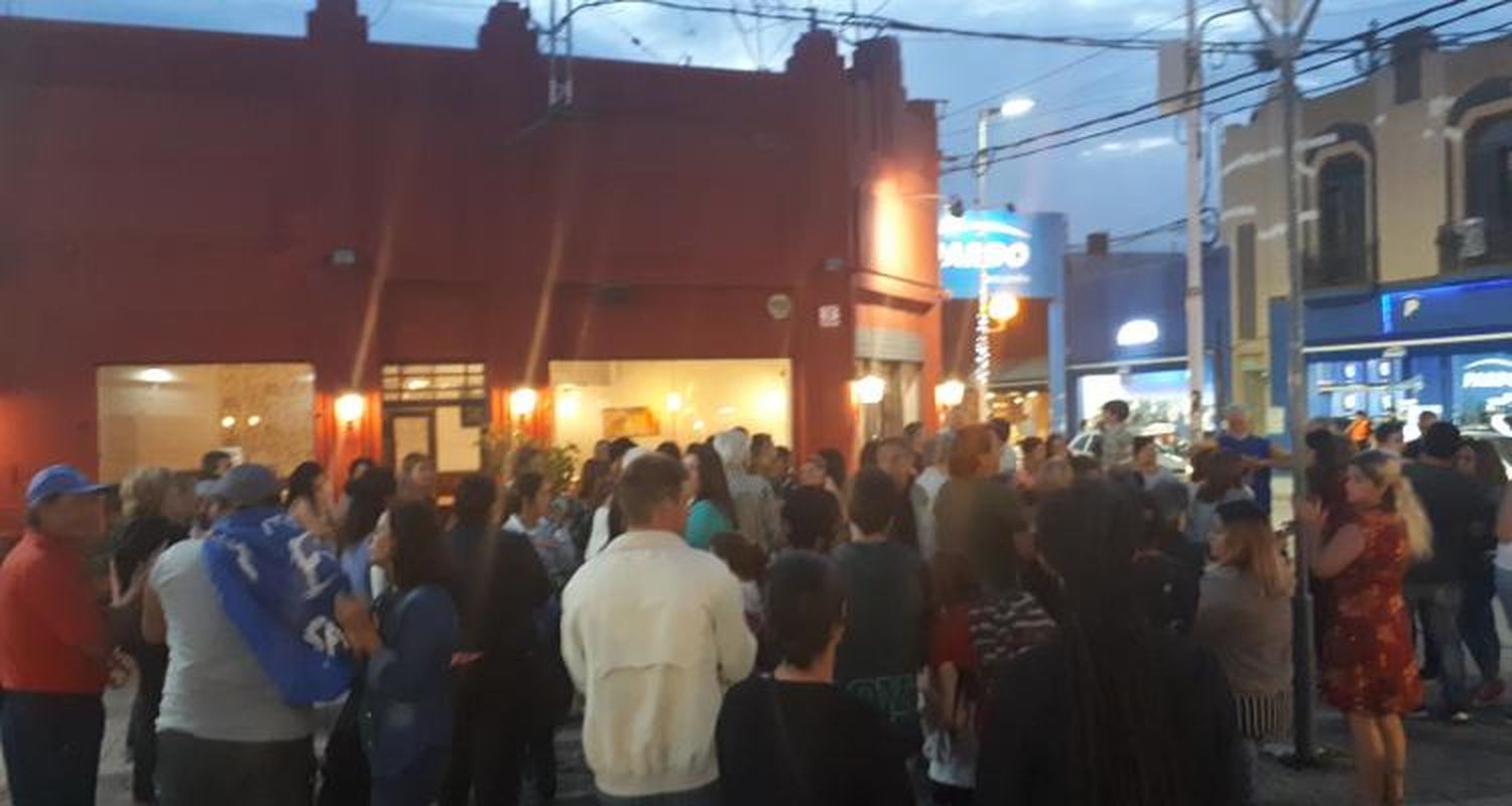 Quinto “ruidazo” contra los aumentos de tarifas: piden que lleven fotocopias de las facturas