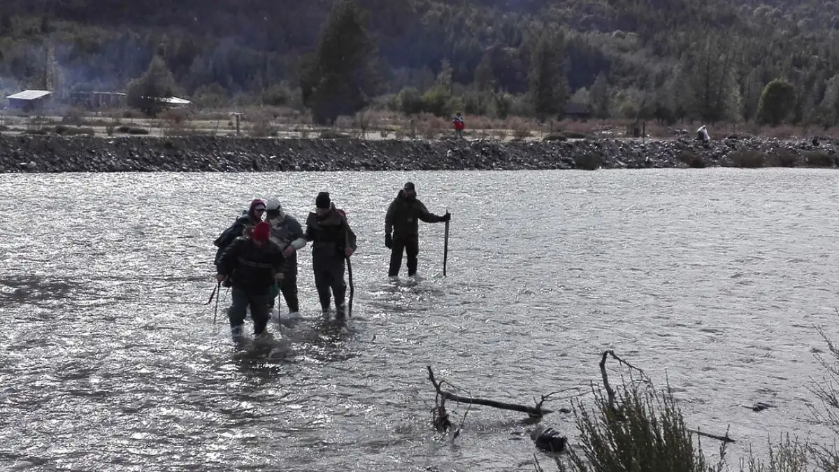 La Justicia ordenó reabrir el camino a Lago Escondido, bloqueado por el magnate Joe Lewis