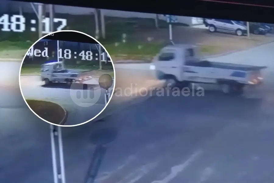 Insólito: con una camioneta municipal, robó una tranquera y quedó grabado en las cámaras de seguridad