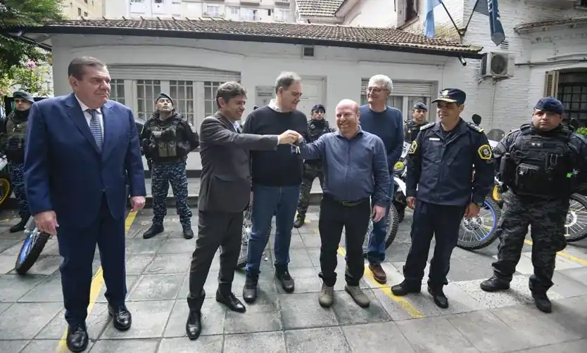 Kicillof entregó nuevas motos a la Policía para fortalecer la seguridad