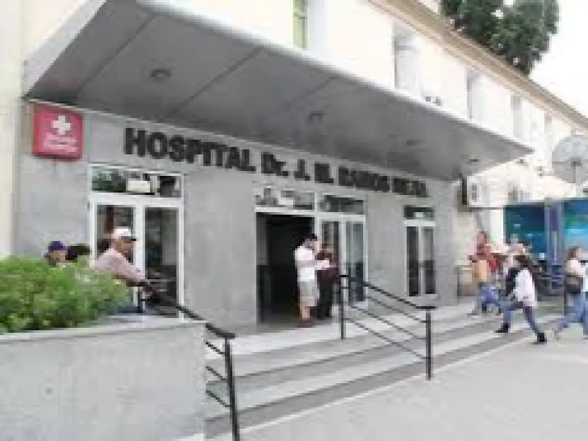 Qué determinó la autopsia al hombre que murió tras recibir la patada de un policía y cómo fueron sus últimos minutos en el hospital