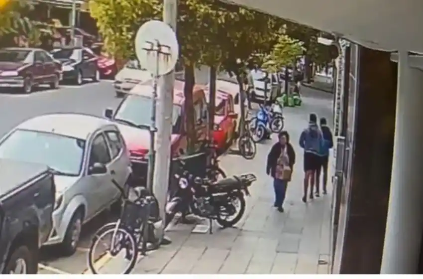 Video: en plena tarde marplatense roban moto en 5 segundos