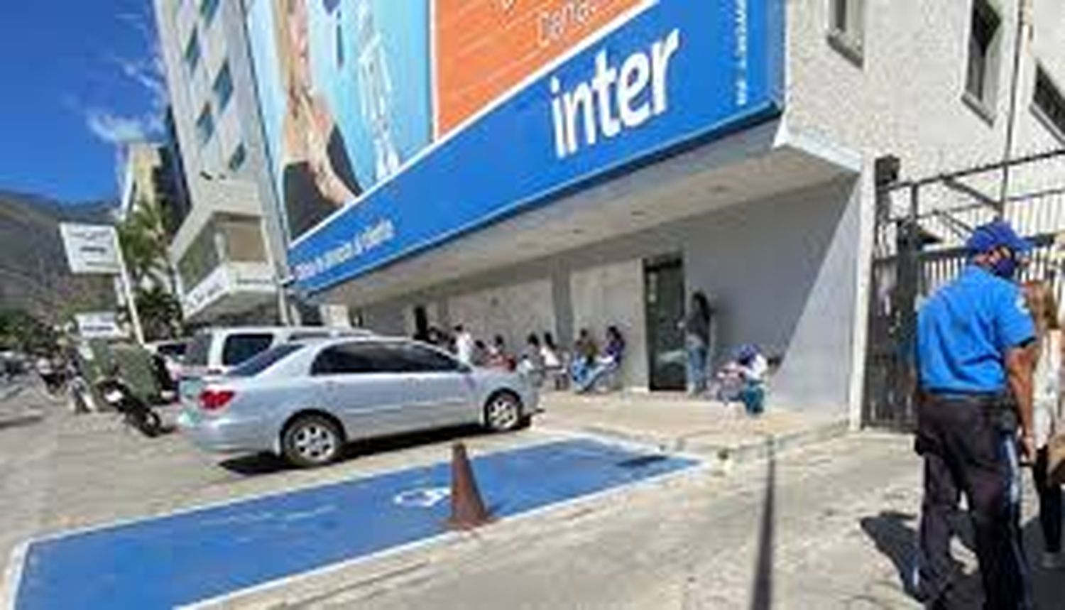 AL SALIR DIRECTV Inter vendió 4.500 decodificadores en una semana y Simple TV llegó a 2 millones de suscriptores