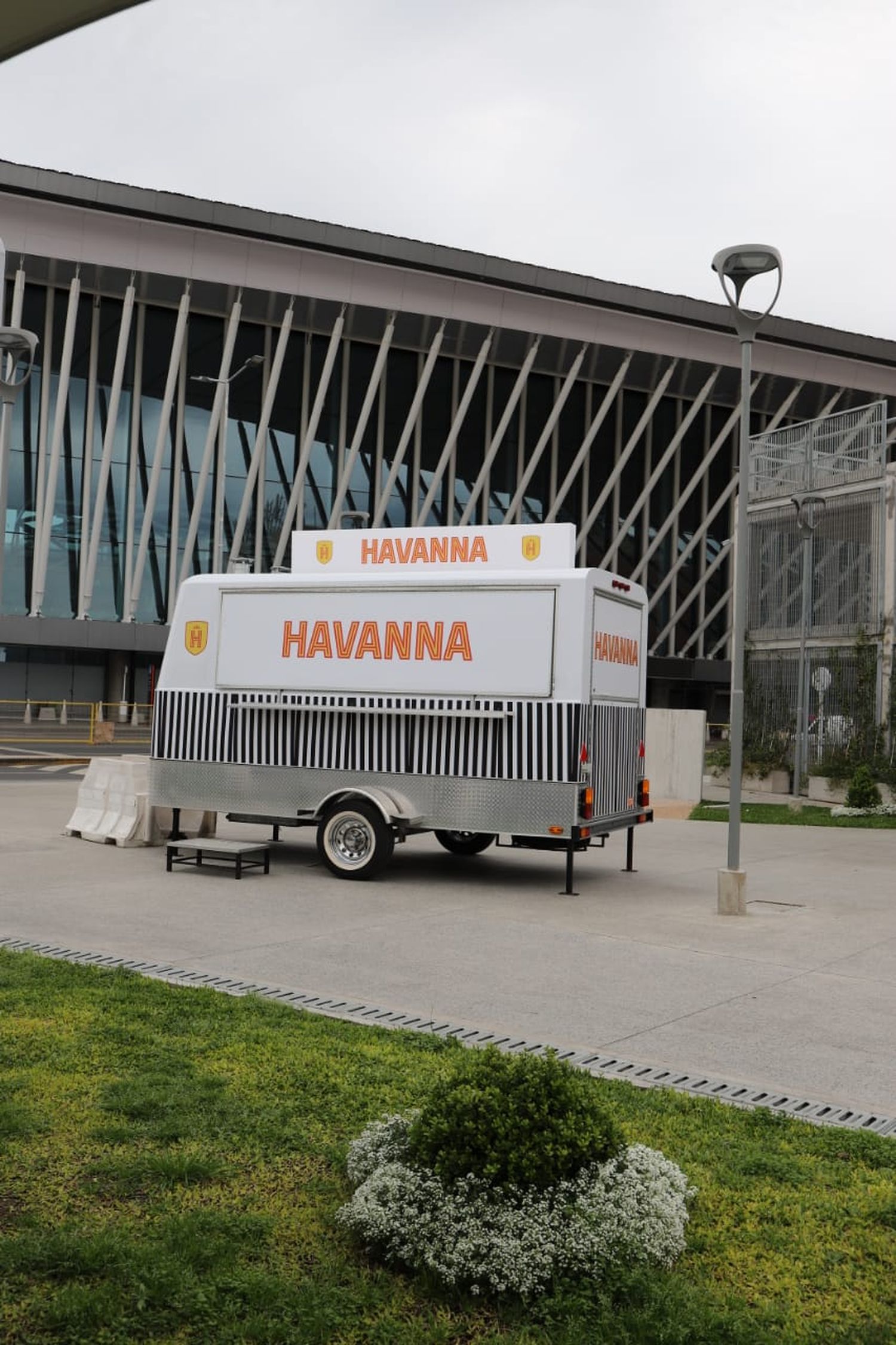 Ezeiza: Se agregan food trucks a la oferta gastronómica del aeropuerto