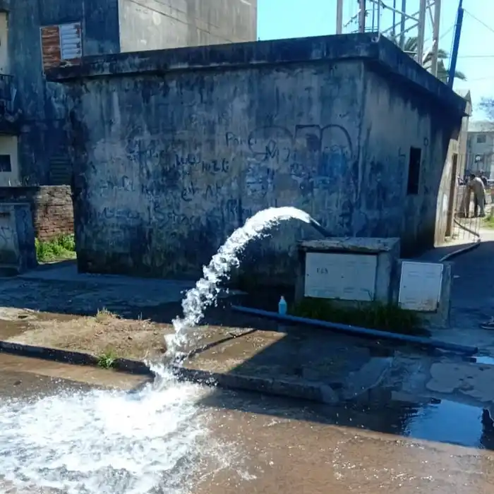 Obras Sanitarias reparó un pozo de agua en el barrio 210 Viviendas
