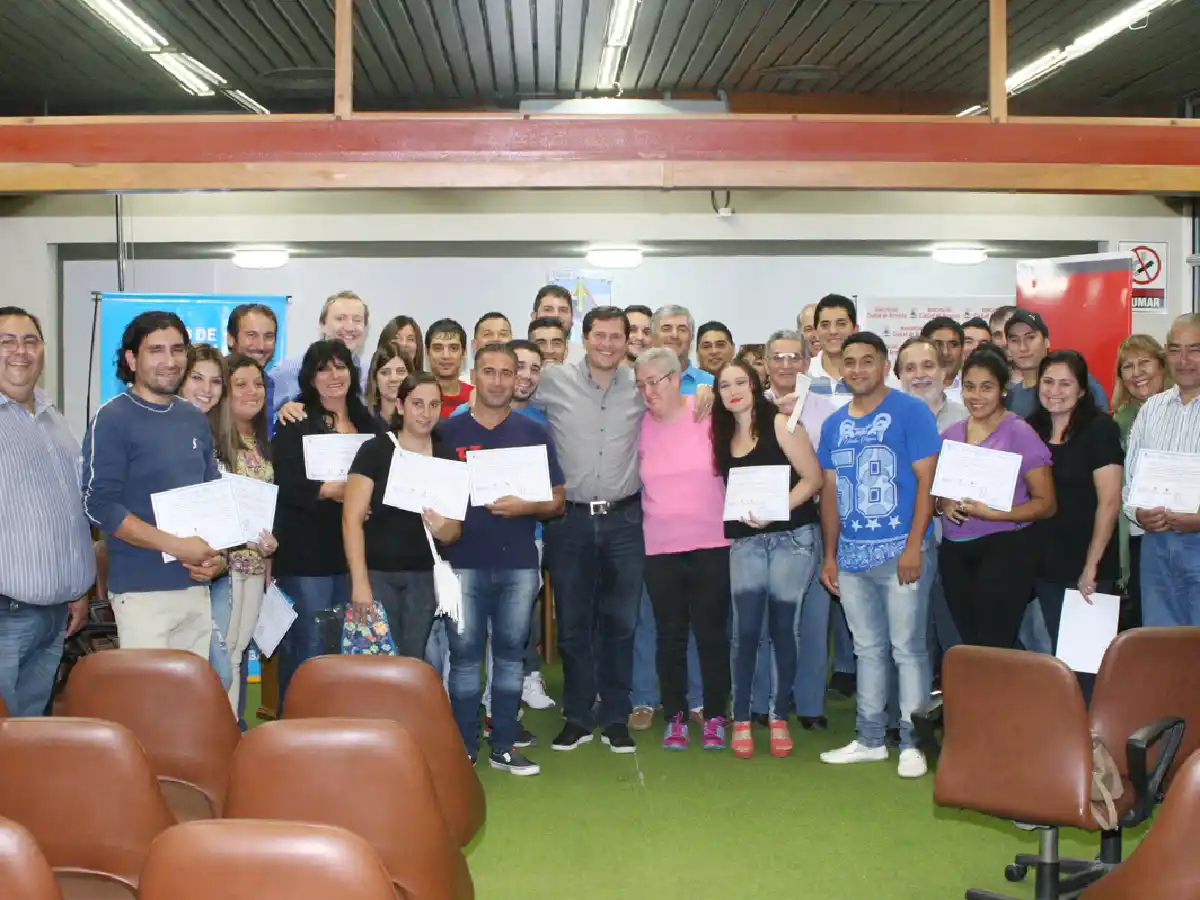 Arroyito: recibieron su certificado 124  vecinos que se capacitaron en oficios   
