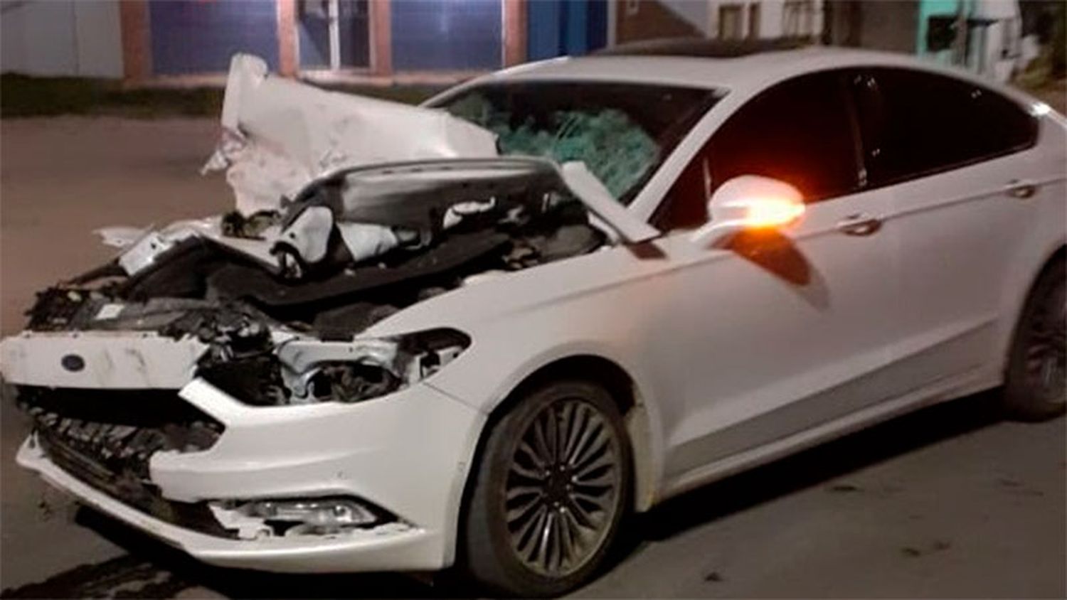 El cantante de "Ke Personajes" impactó con su auto contra un camión