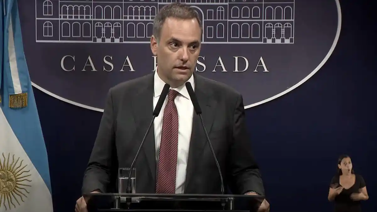 Manuel Adorni anunció la nueva cifra del SMVM.