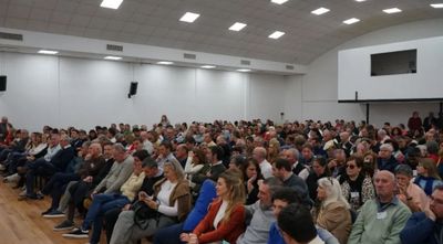 El Congreso de la UCR decidió ratificar su pertenencia a JxER y promover la ampliación de la alianza