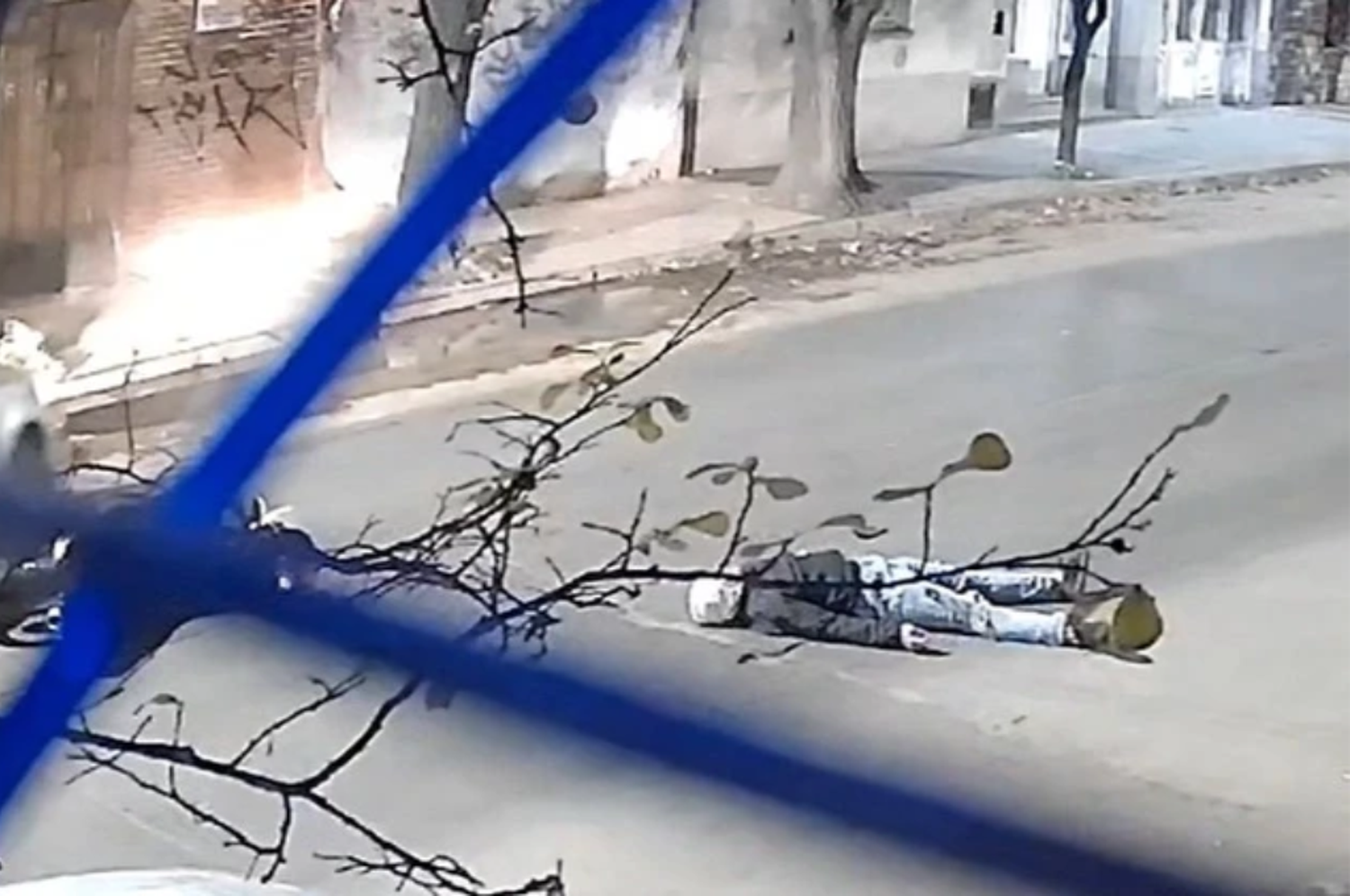 Agustín, el joven de 19 años tirado en la calle.