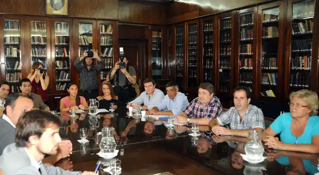 Paritarias: Docentes comenzarán a discutir salarios en febrero