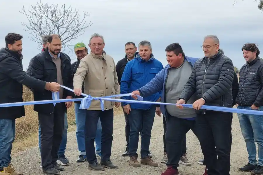 Se inauguraron mejoras en diversos caminos rurales del departamento Castellanos