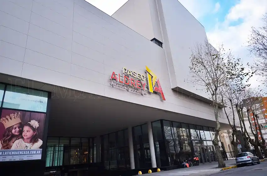 En un shopping de la zona de Güemes le prohibieron el ingreso a un joven “por su vestimenta”