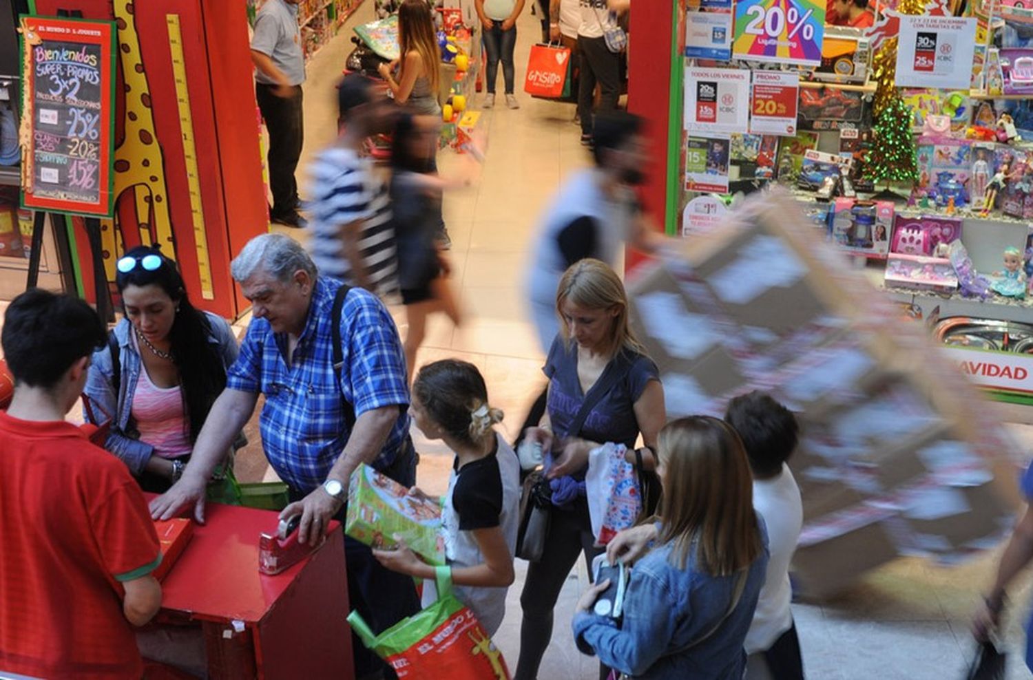 Promos, descuentos y sorteos: los comercios rosarinos buscan levantar las ventas antes de Nochebuena