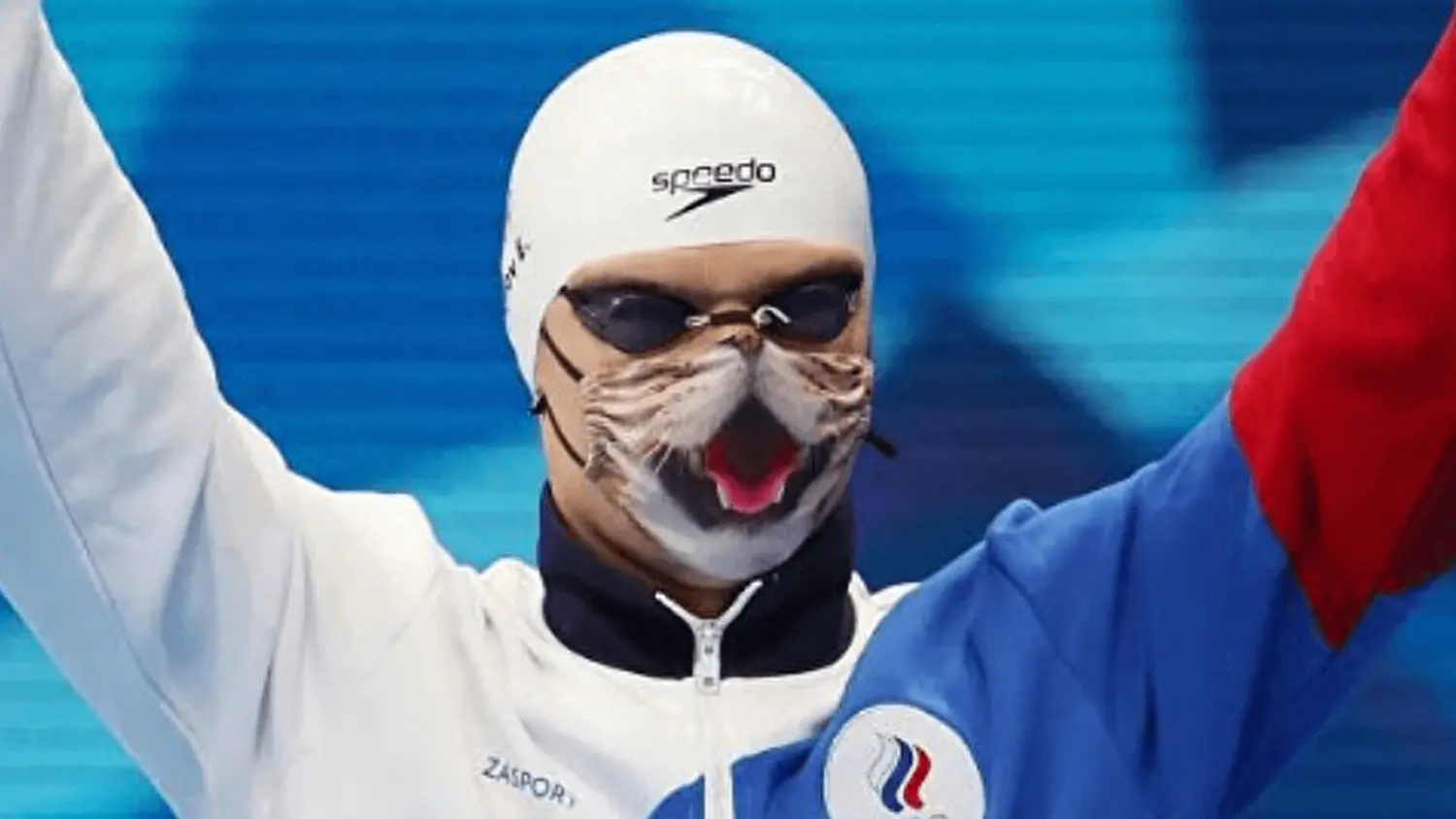 A este nadador no lo dejan recibir su medalla con un «querido gatito»