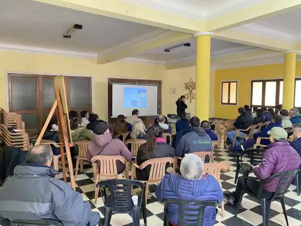 Exitosa capacitación destinada a la preservación del arbolado urbano regional en Chascomús